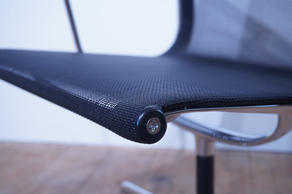 Vitra Eames Alu Chair EA108 Netz schwarz