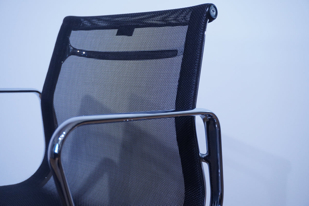 Vitra Eames Alu Chair EA108 Netz schwarz