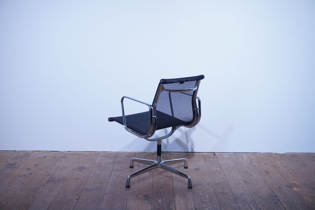 Vitra Eames Alu Chair EA108 Netz schwarz