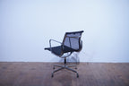 Vitra Eames Alu Chair EA108 Netz schwarz
