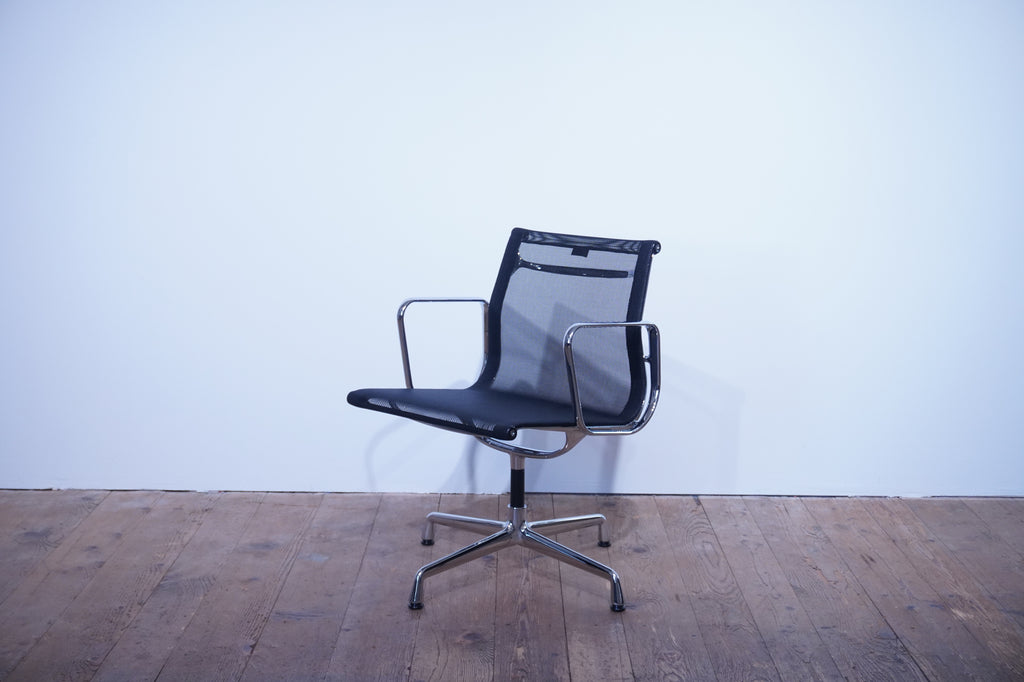 Vitra Eames Alu Chair EA108 Netz schwarz