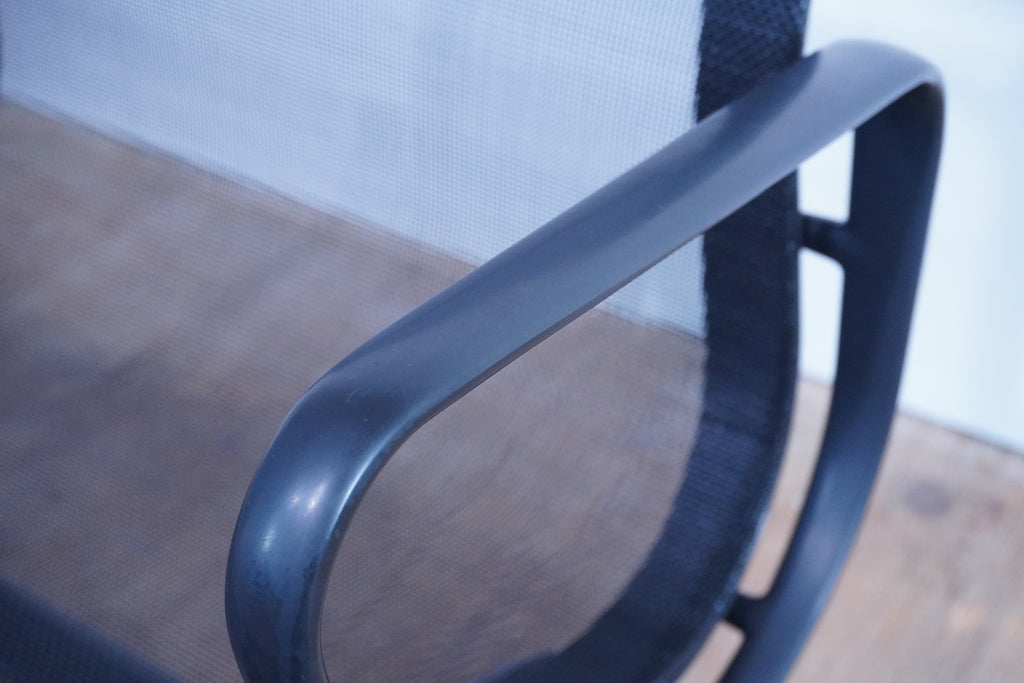 Vitra Eames Alu Chair EA108 Netz schwarz