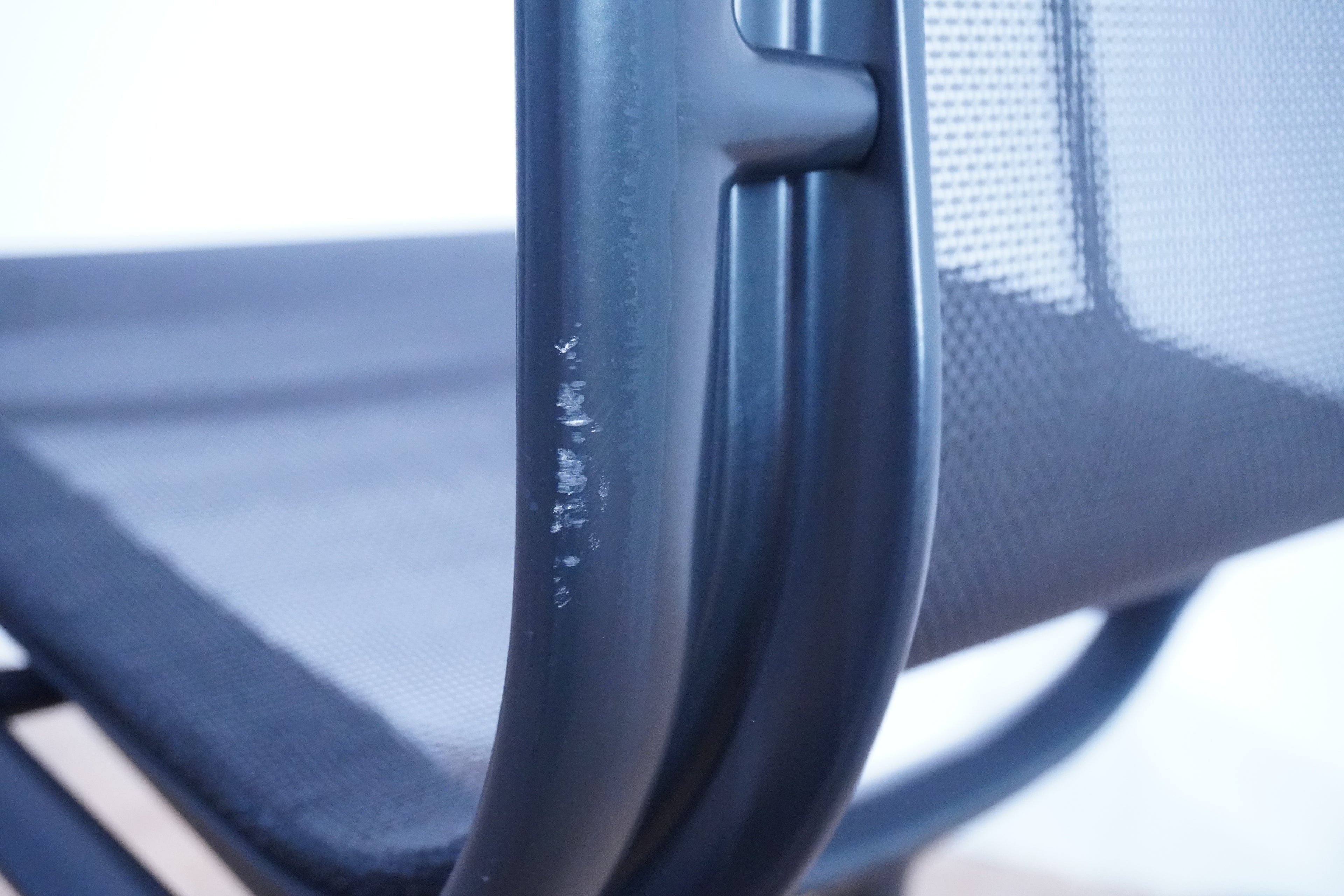 Vitra Eames Alu Chair EA108 Netz schwarz