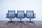 Vitra Eames Alu Chair EA108 Netz schwarz