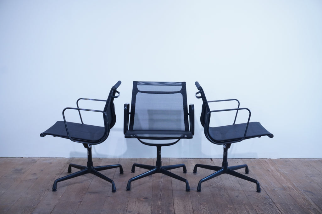 Vitra Eames Alu Chair EA108 Netz schwarz