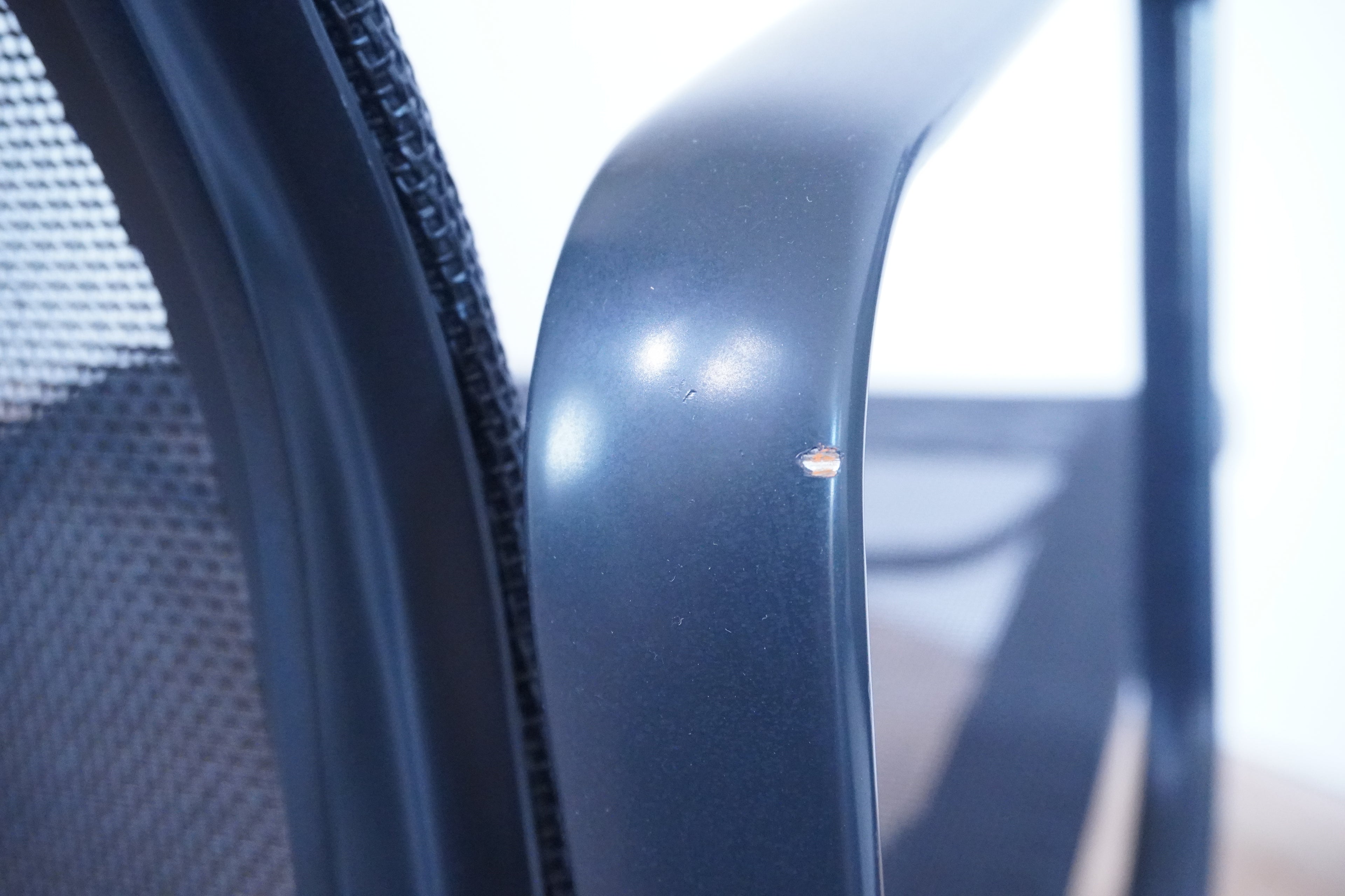 Vitra Eames Alu Chair EA108 Netz schwarz