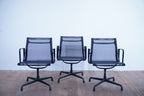 Vitra Eames Alu Chair EA108 Netz schwarz