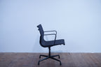 Vitra Eames Alu Chair EA108 Netz schwarz