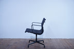 Vitra Eames Alu Chair EA108 Netz schwarz