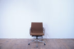 Vitra Eames Alu Chair EA117 Hopsak braun