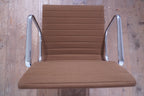 Vitra Eames Alu Chair EA117 Hopsak braun