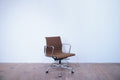 Vitra Eames Alu Chair EA117 Hopsak braun