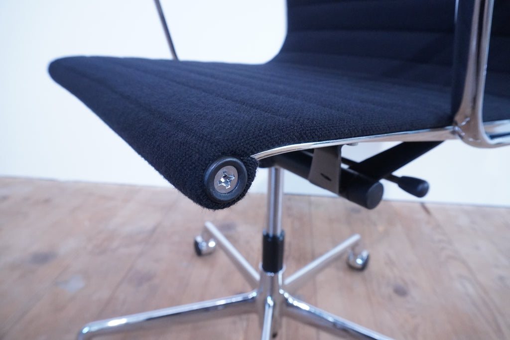 Vitra Eames Alu Chair EA117 Hopsak nero