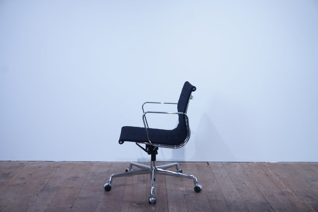 Vitra Eames Alu Chair EA117 Hopsak nero