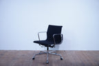 Vitra Eames Alu Chair EA117 Hopsak nero