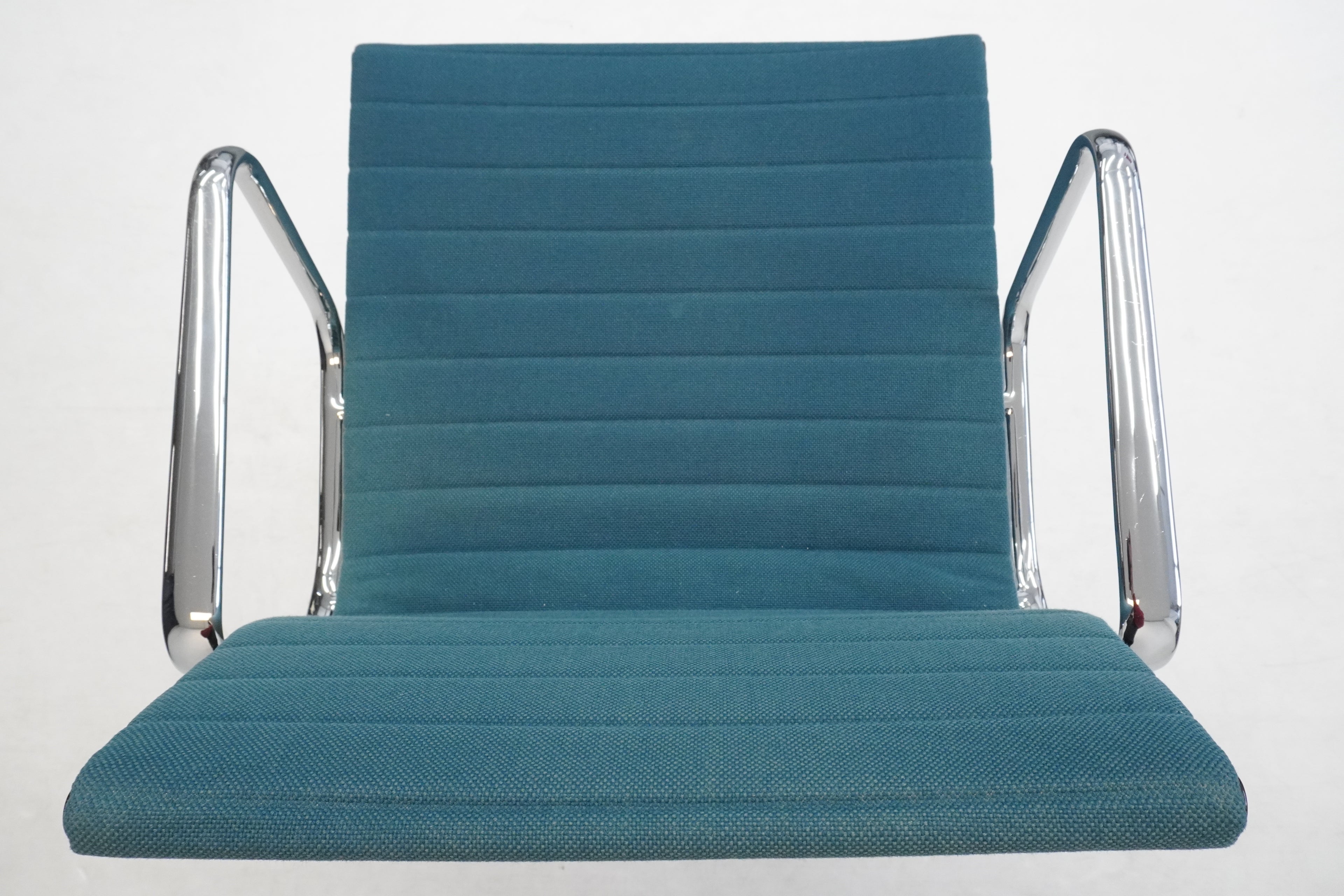 Vitra Eames Alu Chair EA117 Hopsak türkis/blau
