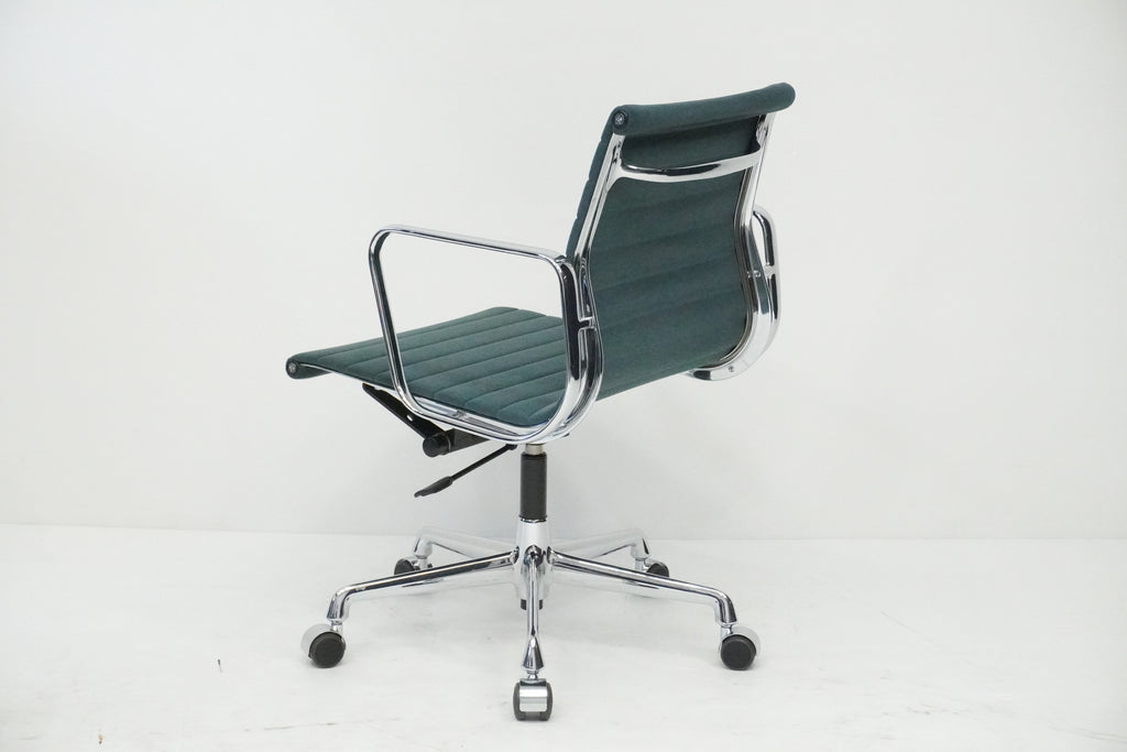 Vitra Eames Alu Chair EA117 Stoff grünblau