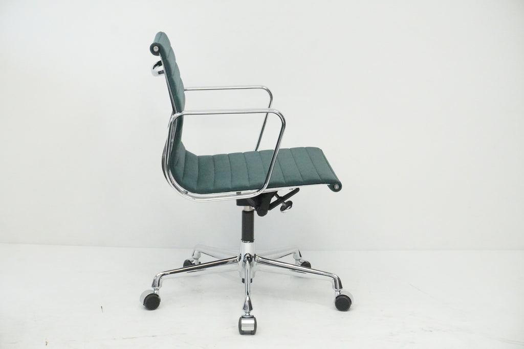 Vitra Eames Alu Chair EA117 Stoff grünblau