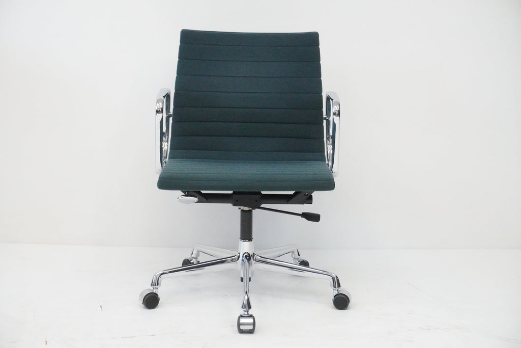 Vitra Eames Alu Chair EA117 Stoff grünblau