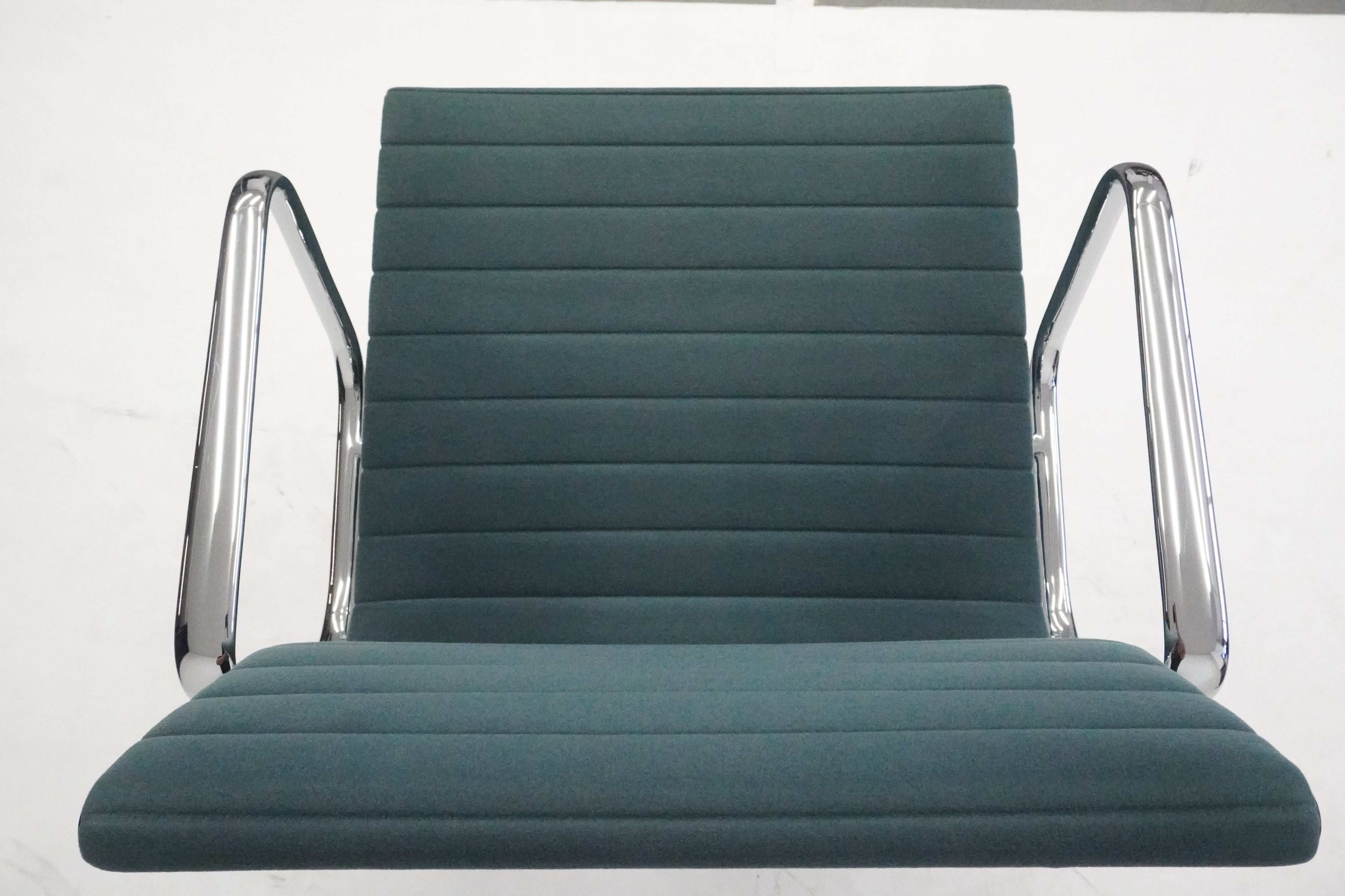 Vitra Eames Alu Chair EA117 Stoff grünblau