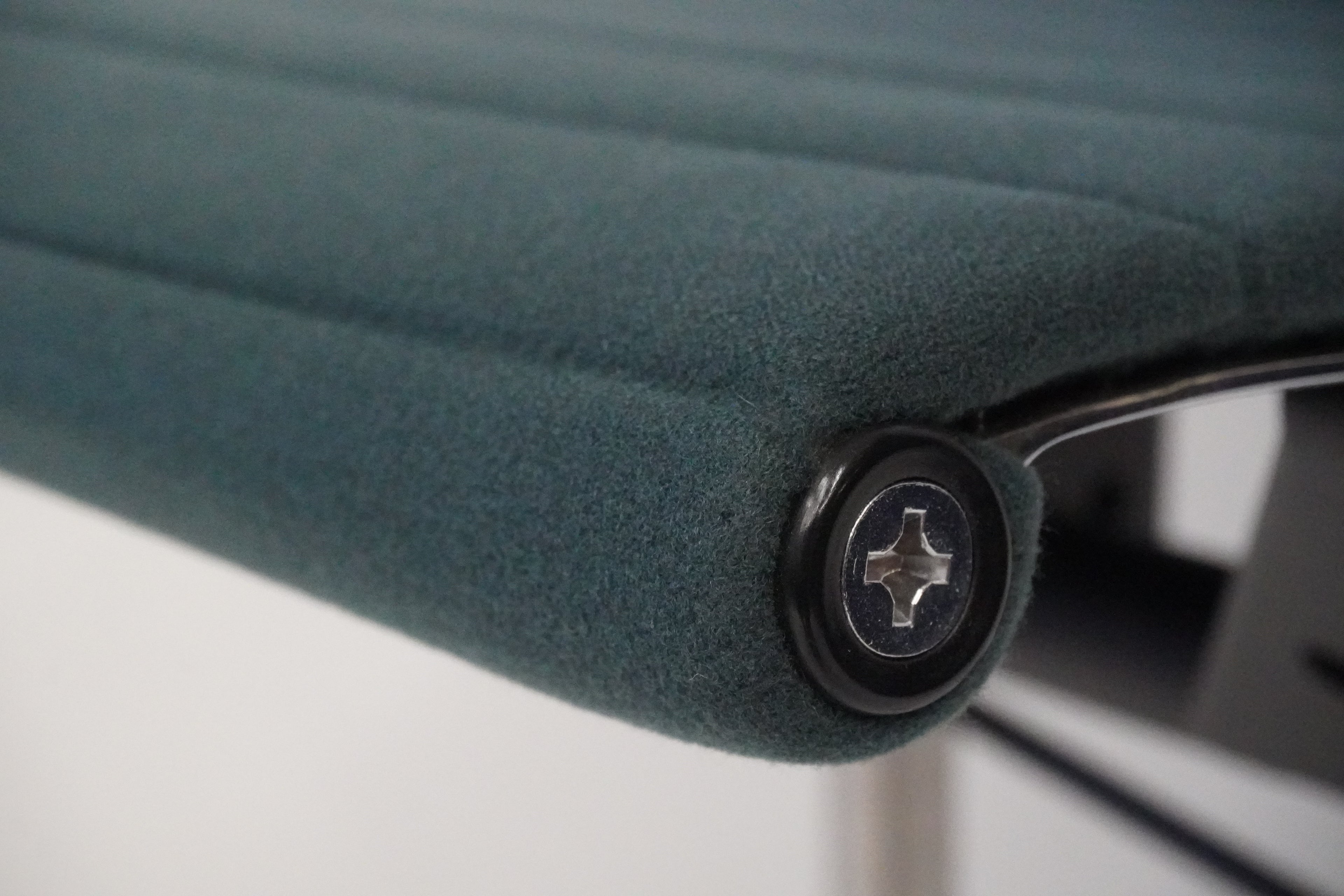 Vitra Eames Alu Chair EA117 Stoff grünblau