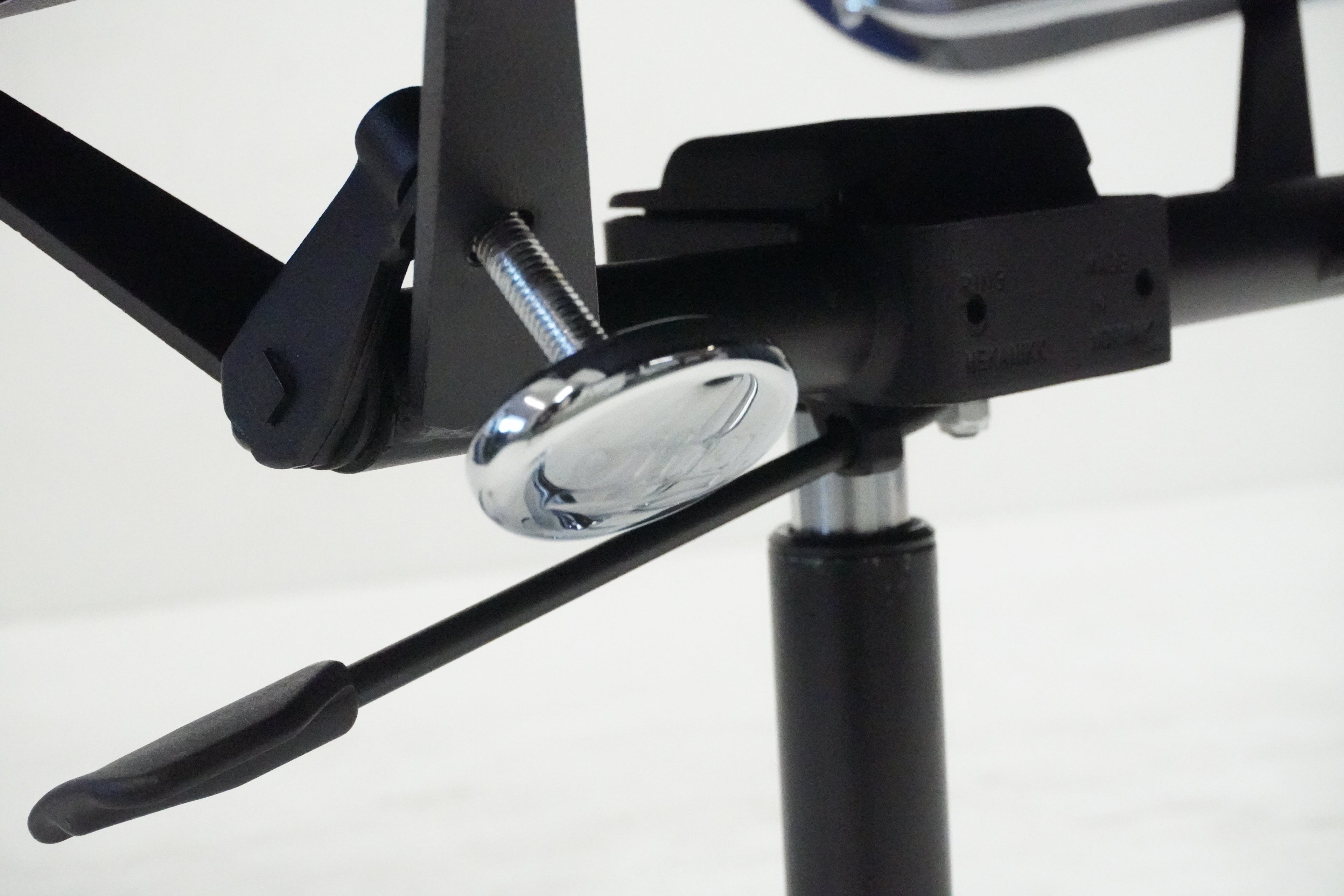 Vitra Eames Alu Chair EA119 Hopsak nero