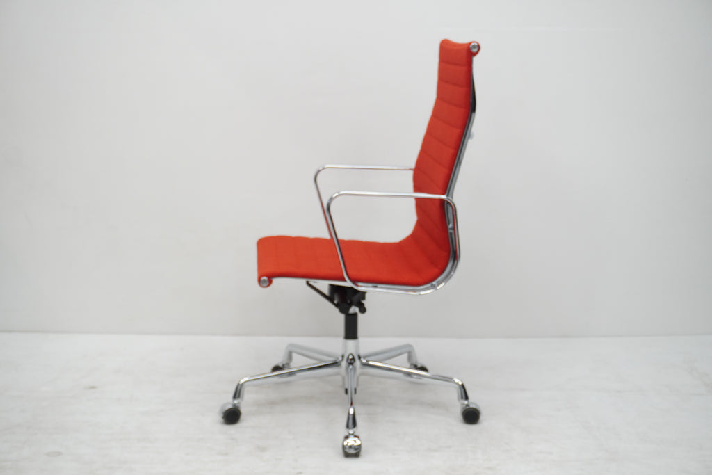 Vitra Eames Alu Chair EA119 Hopsak rot