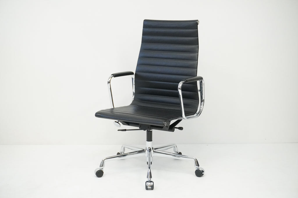 Vitra Eames Alu Chair EA119 mit hohem Rücken Leder nero