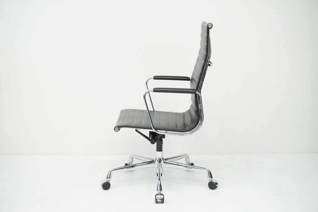 Vitra Eames Alu Chair EA119 mit hohem Rücken Leder nero