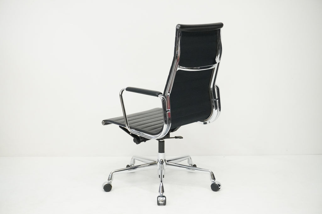 Vitra Eames Alu Chair EA119 mit hohem Rücken Leder nero