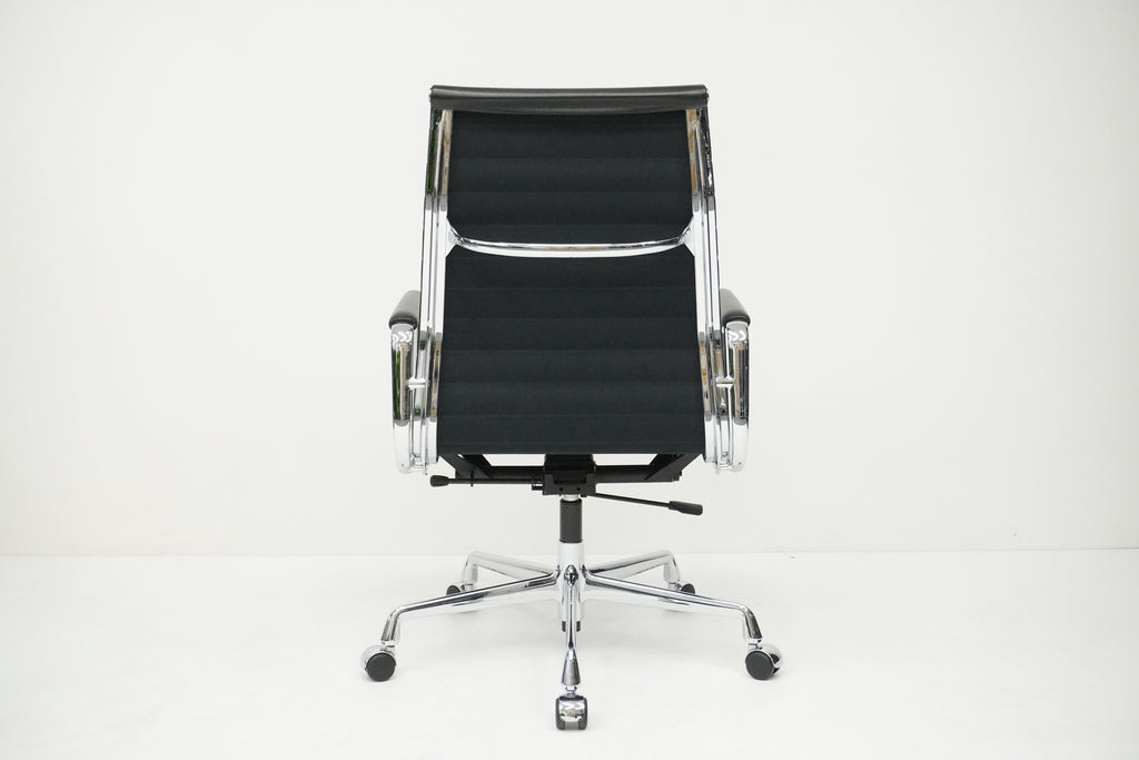 Vitra Eames Alu Chair EA119 mit hohem Rücken Leder nero
