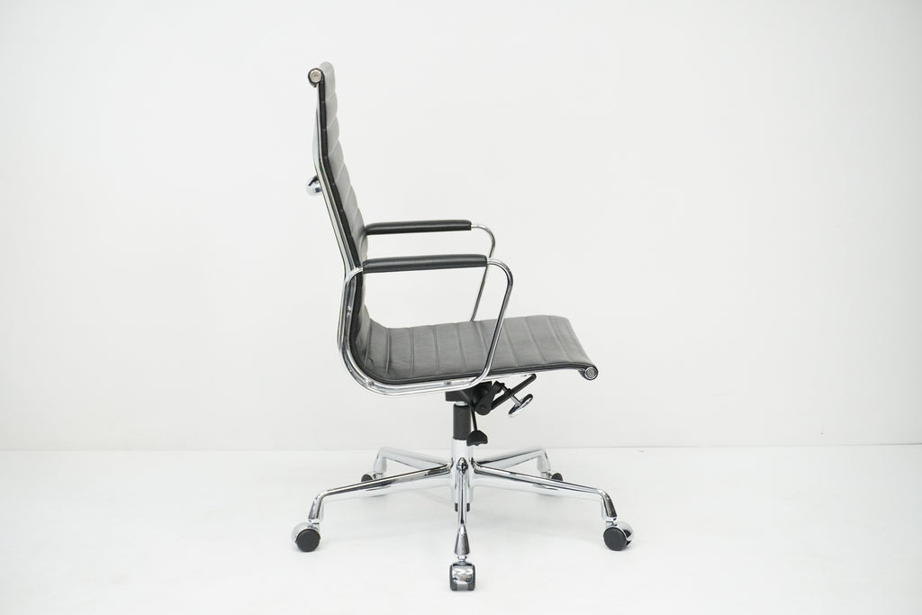 Vitra Eames Alu Chair EA119 mit hohem Rücken Leder nero