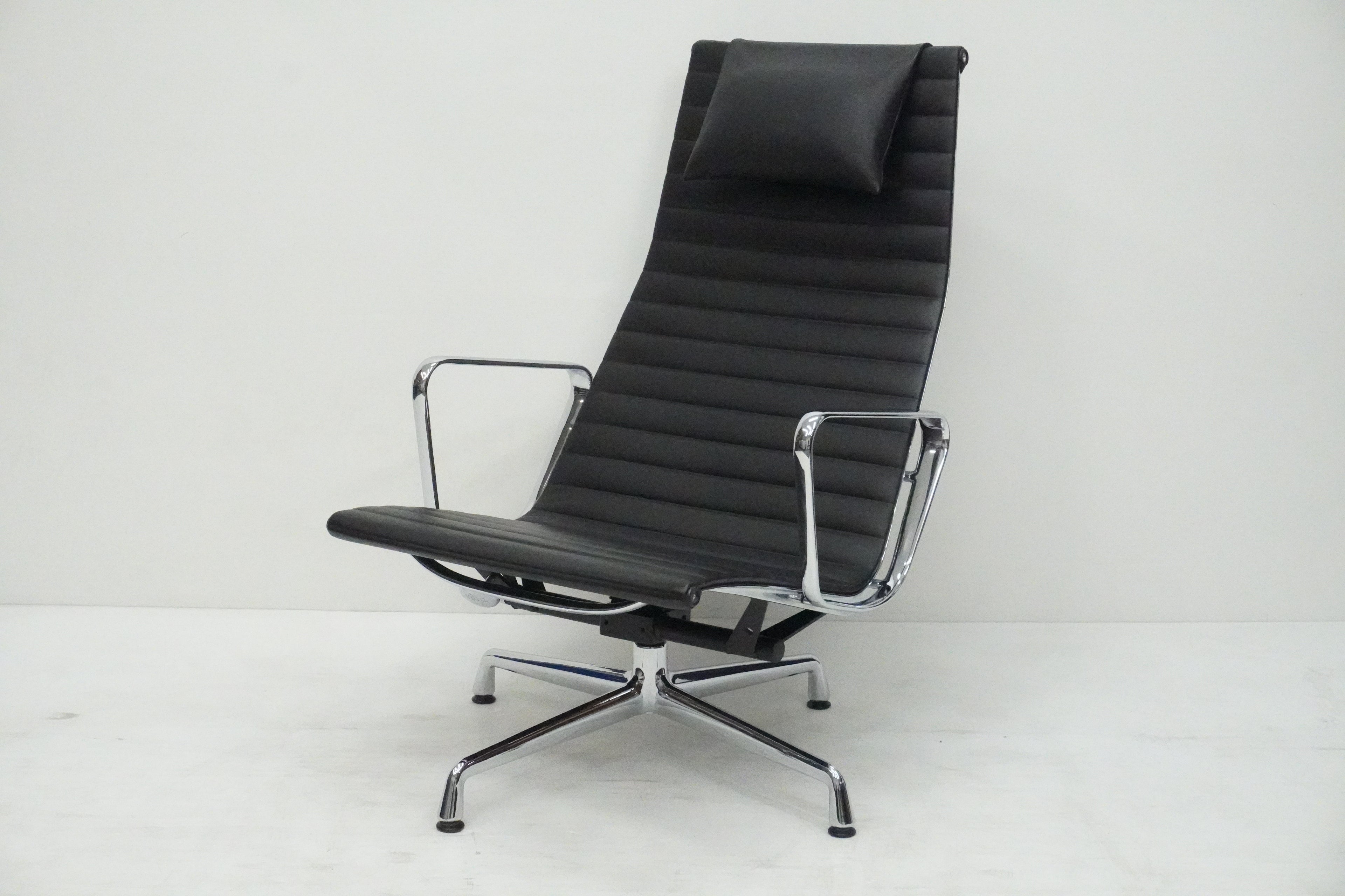 Vitra Eames Aluminium Chair Lounge EA124