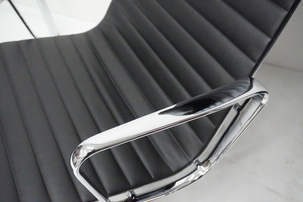 Vitra Eames Aluminium Chair Lounge EA124