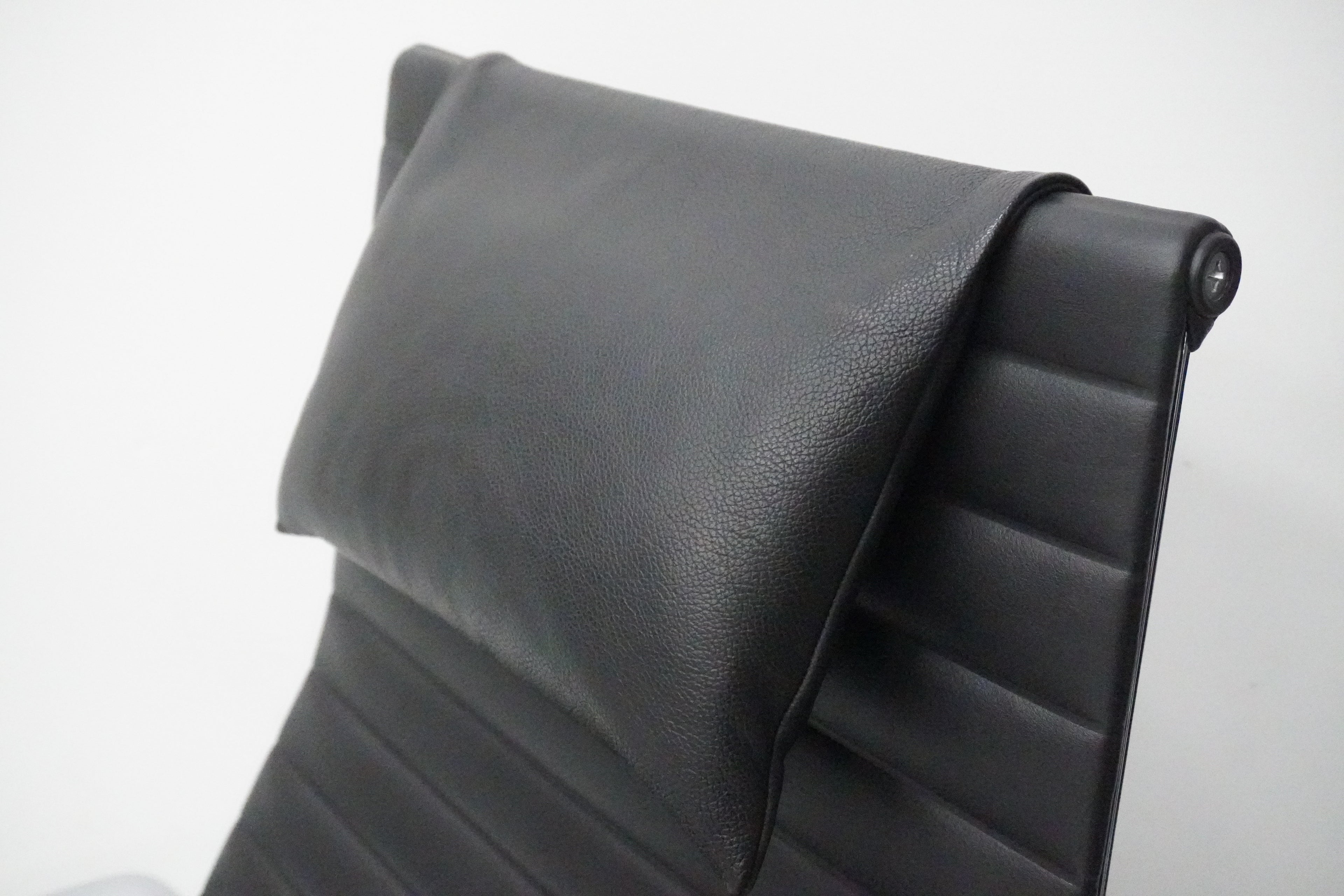 Vitra Eames Aluminium Chair Lounge EA124