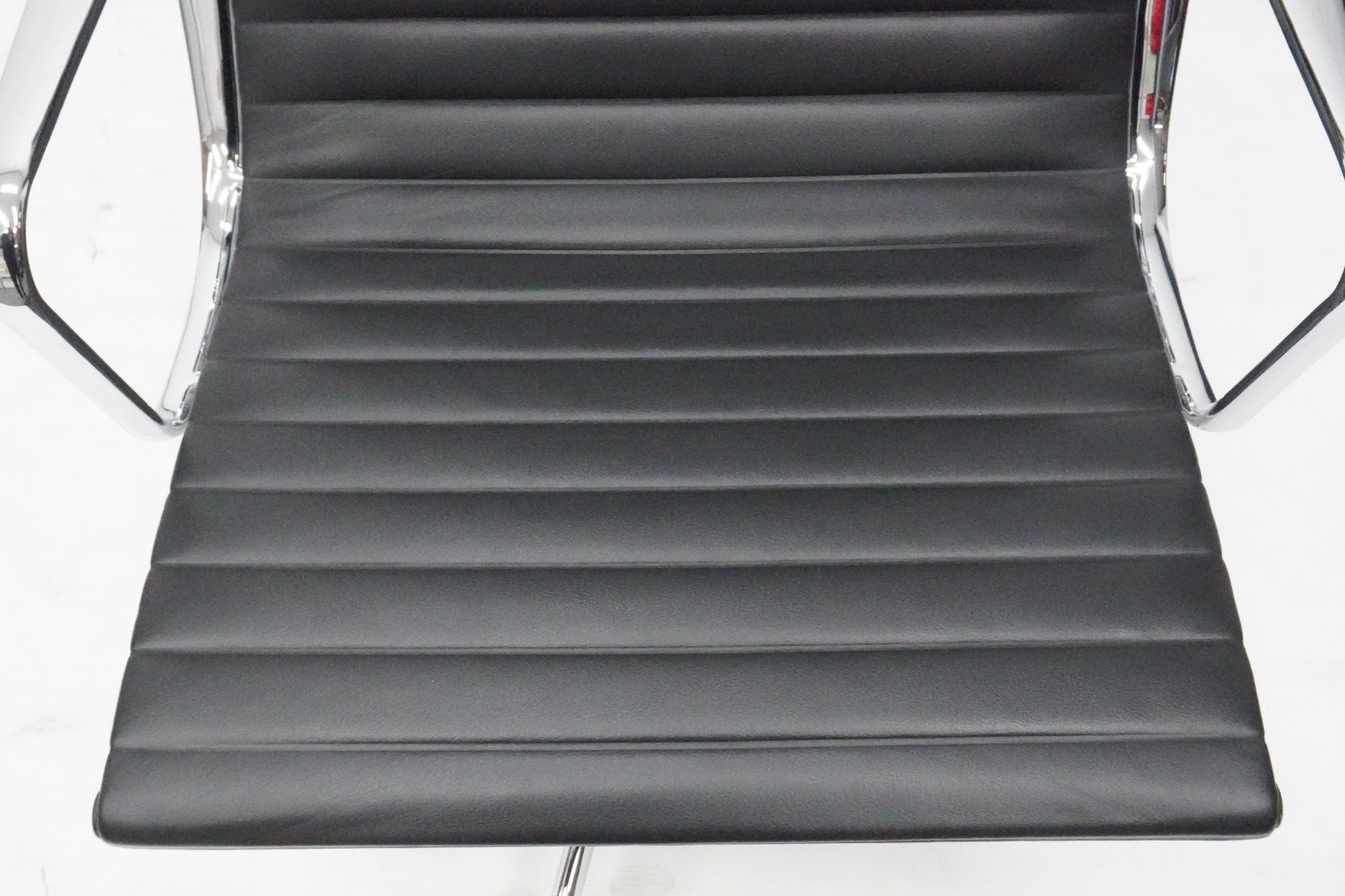 Vitra Eames Aluminium Chair Lounge EA124