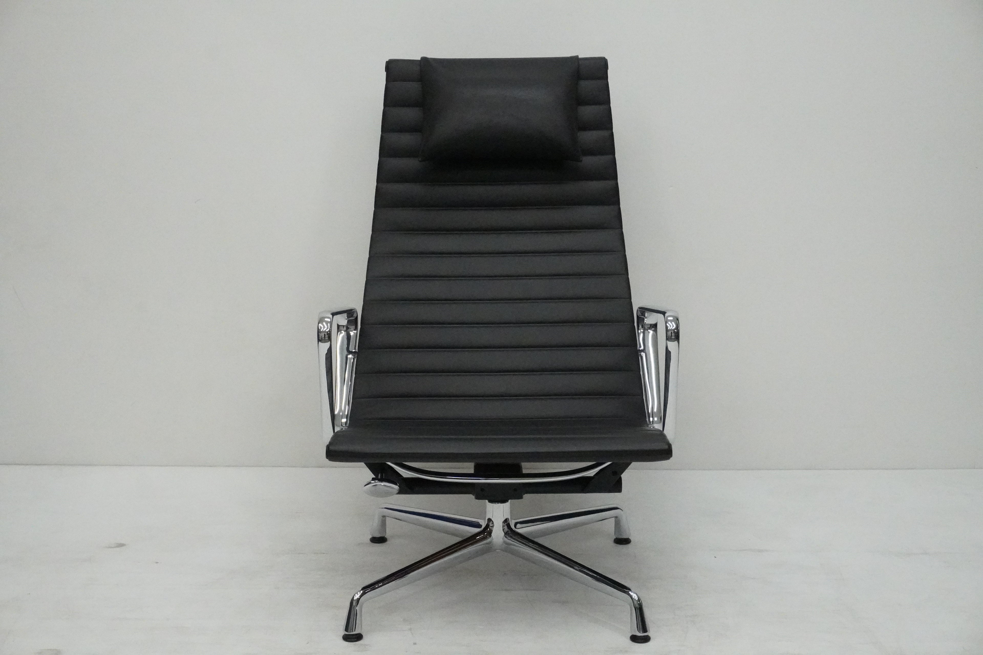 Vitra Eames Aluminium Chair Lounge EA124