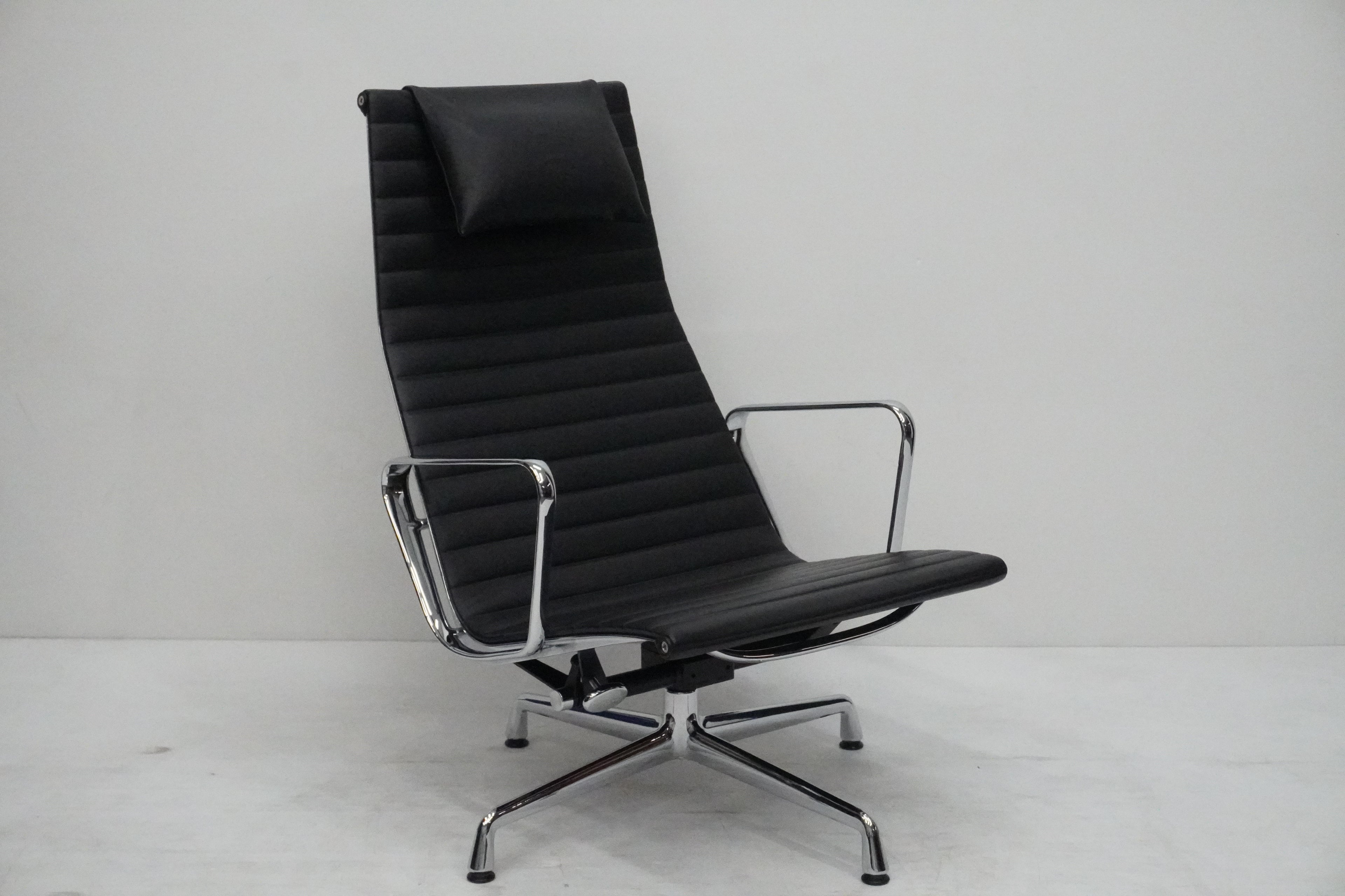 Vitra Eames Aluminium Chair Lounge EA124