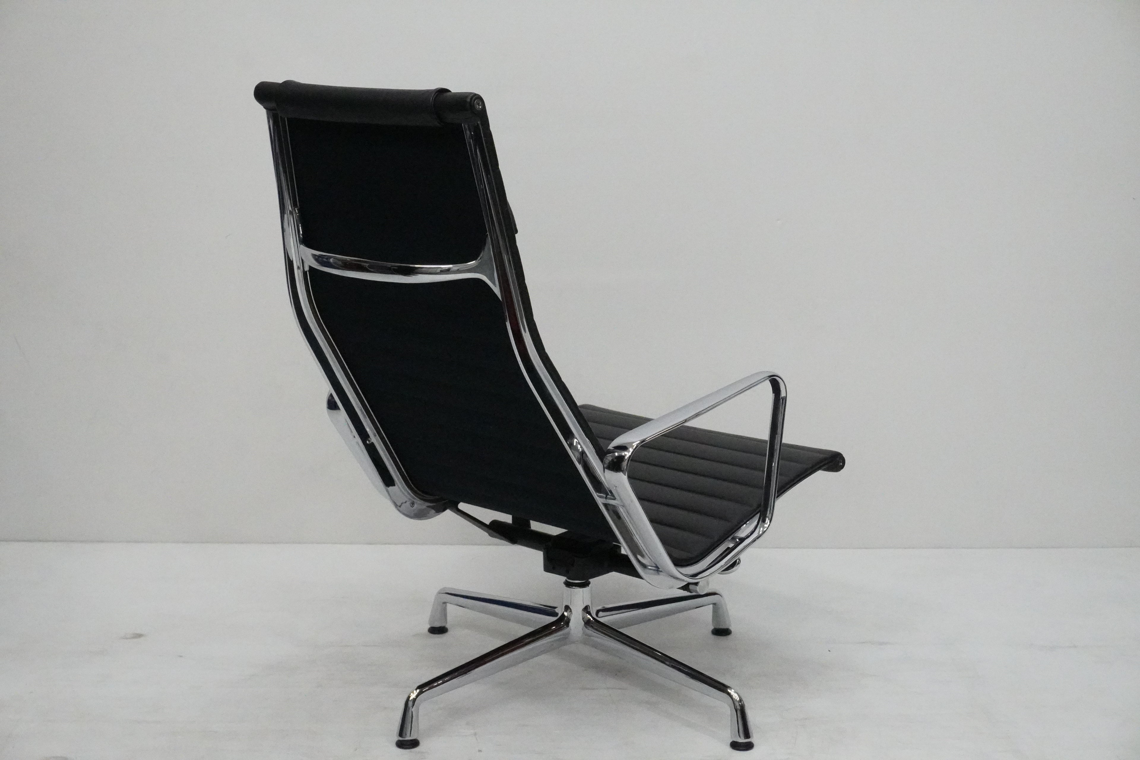 Vitra Eames Aluminium Chair Lounge EA124
