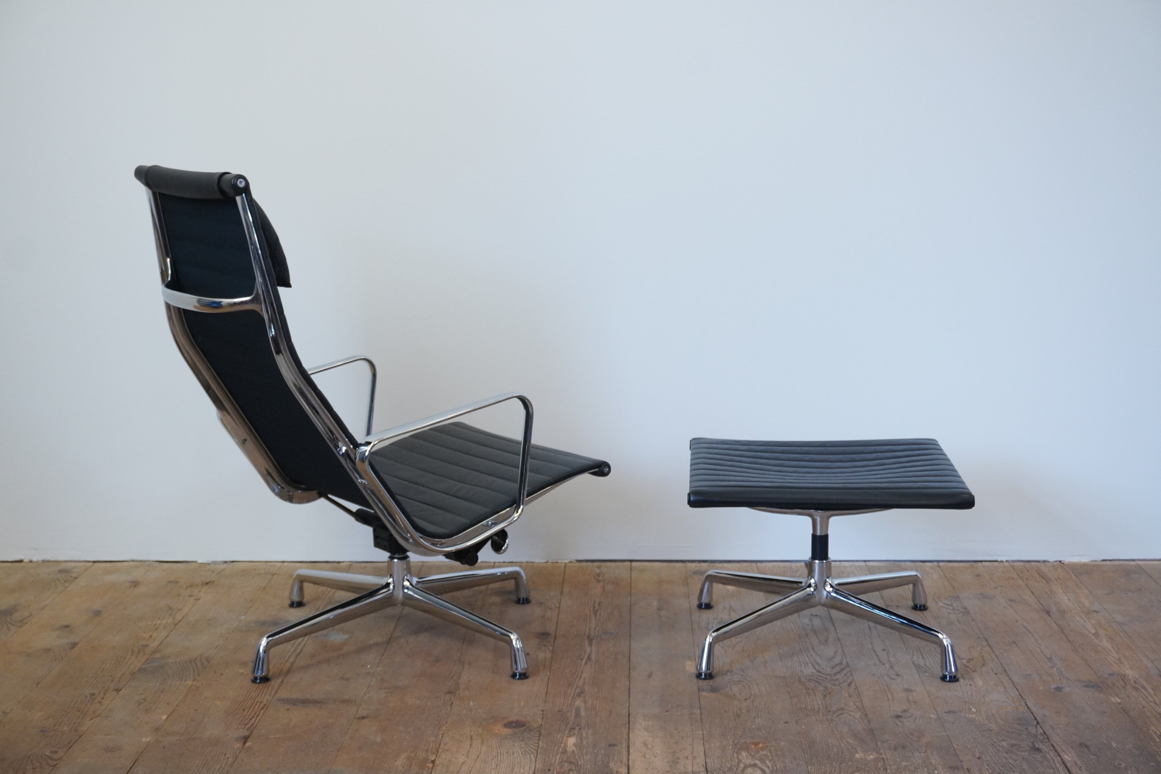 Vitra Eames Aluminium Chair Lounge EA124 & EA125 Leder schwarz