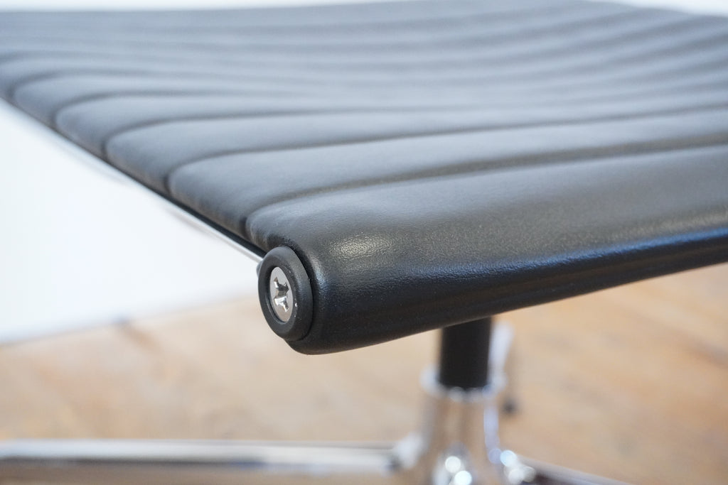 Vitra Eames Aluminium Chair Lounge EA124 & EA125 Leder schwarz