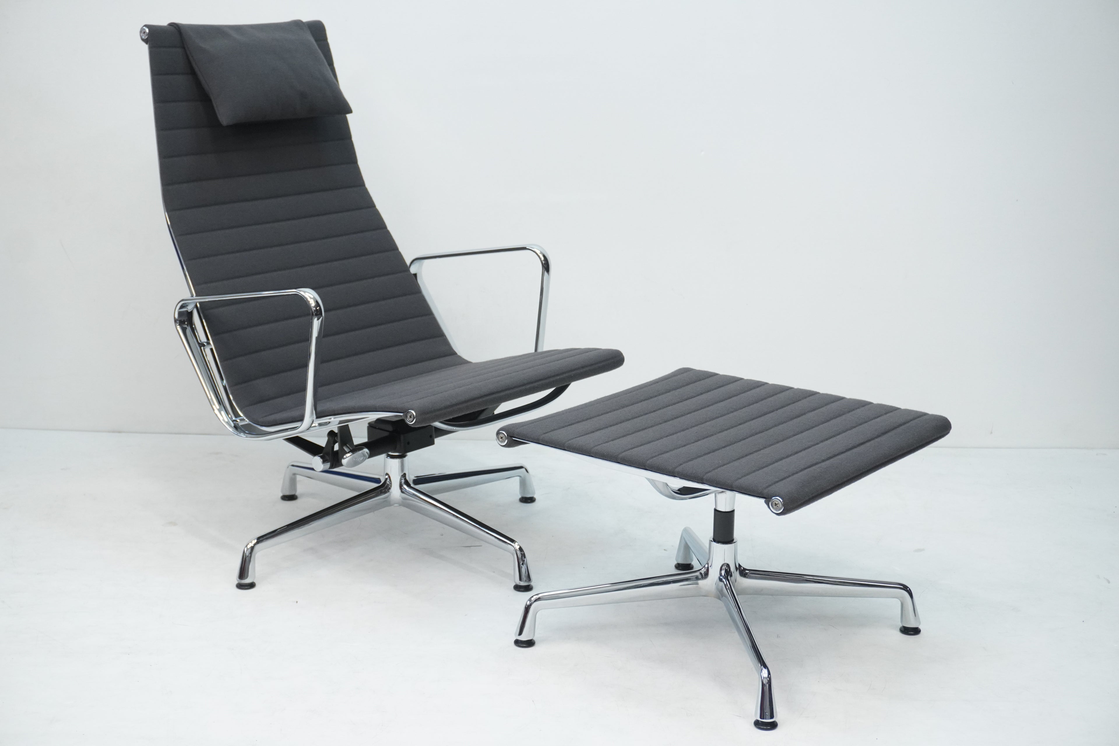 Vitra Eames Aluminium Chair Lounge EA124 & EA125 Hopsak grau