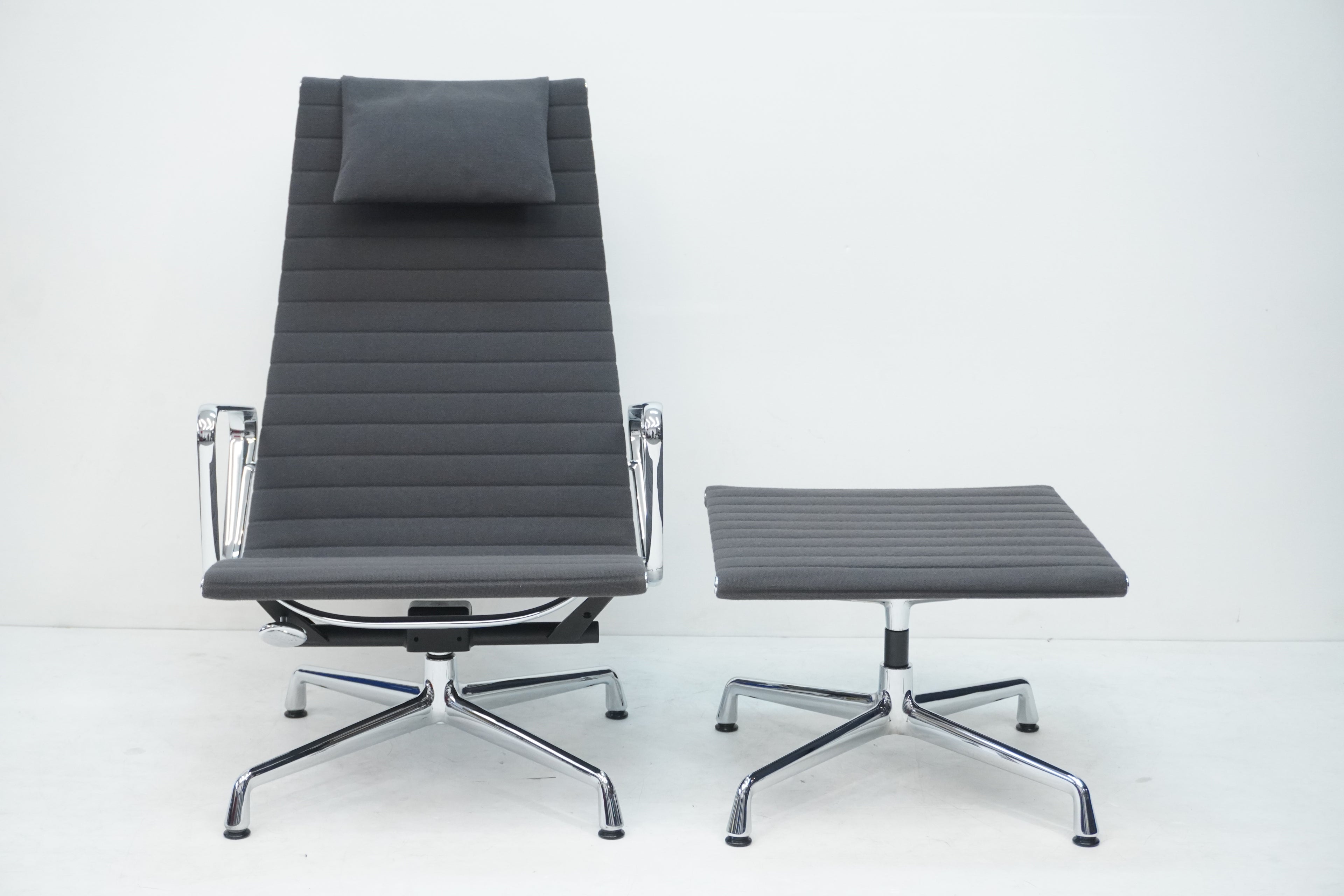 Vitra Eames Aluminium Chair Lounge EA124 & EA125 Hopsak grau