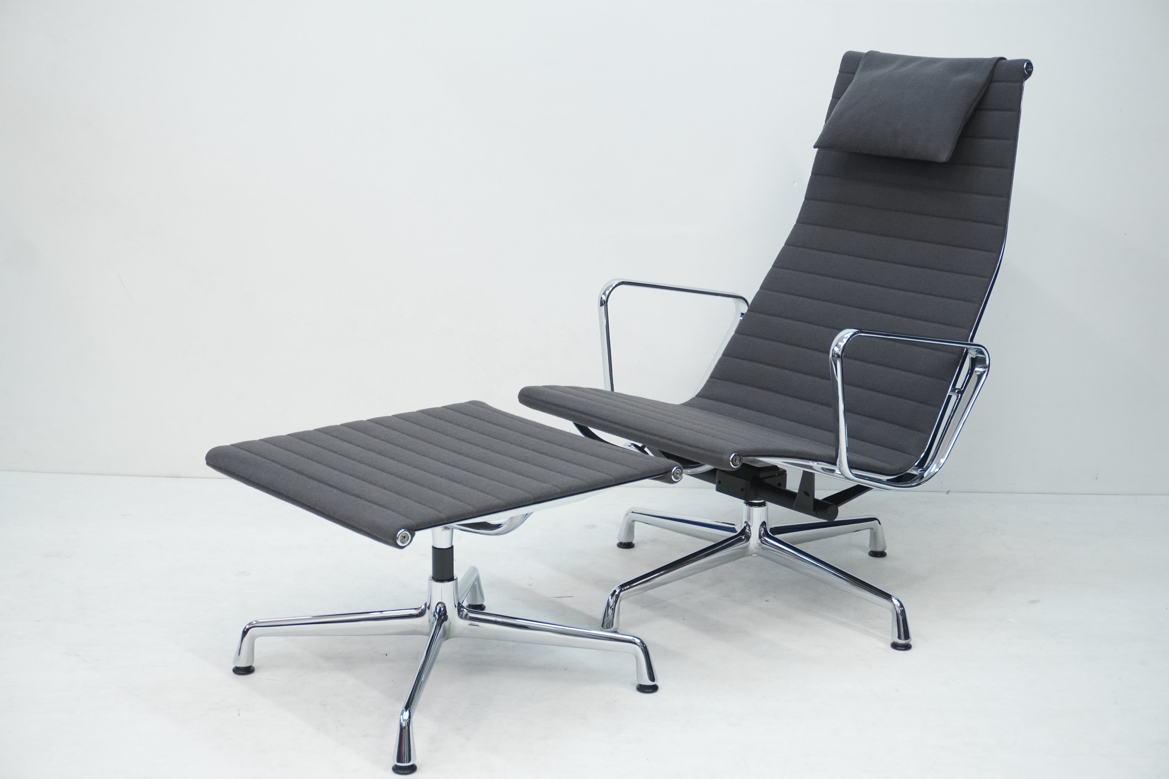 Vitra Eames Aluminium Chair Lounge EA124 & EA125 Hopsak grau