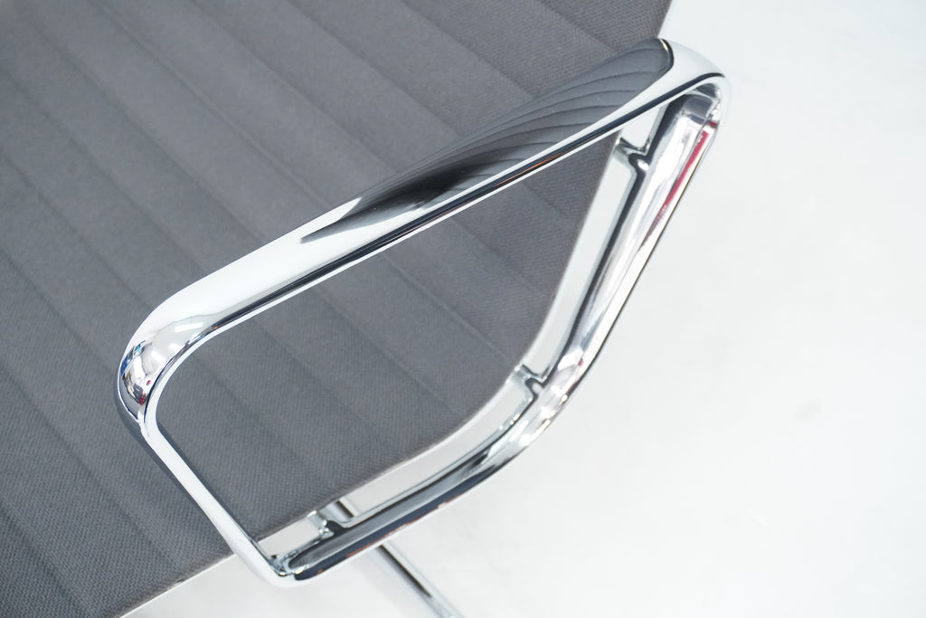 Vitra Eames Aluminium Chair Lounge EA124 & EA125 Hopsak grau