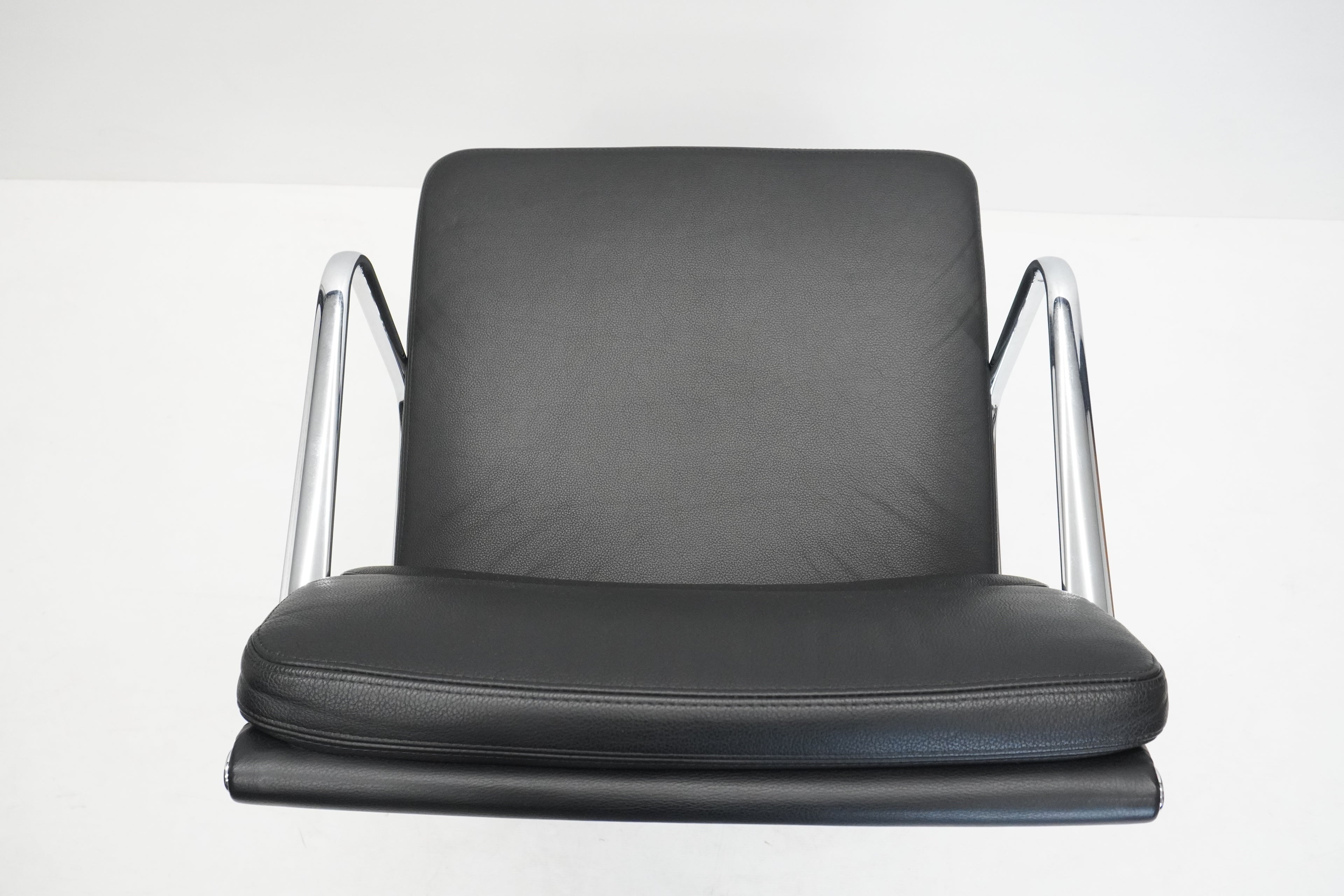 Vitra Eames Soft Pad EA208 Leder nero