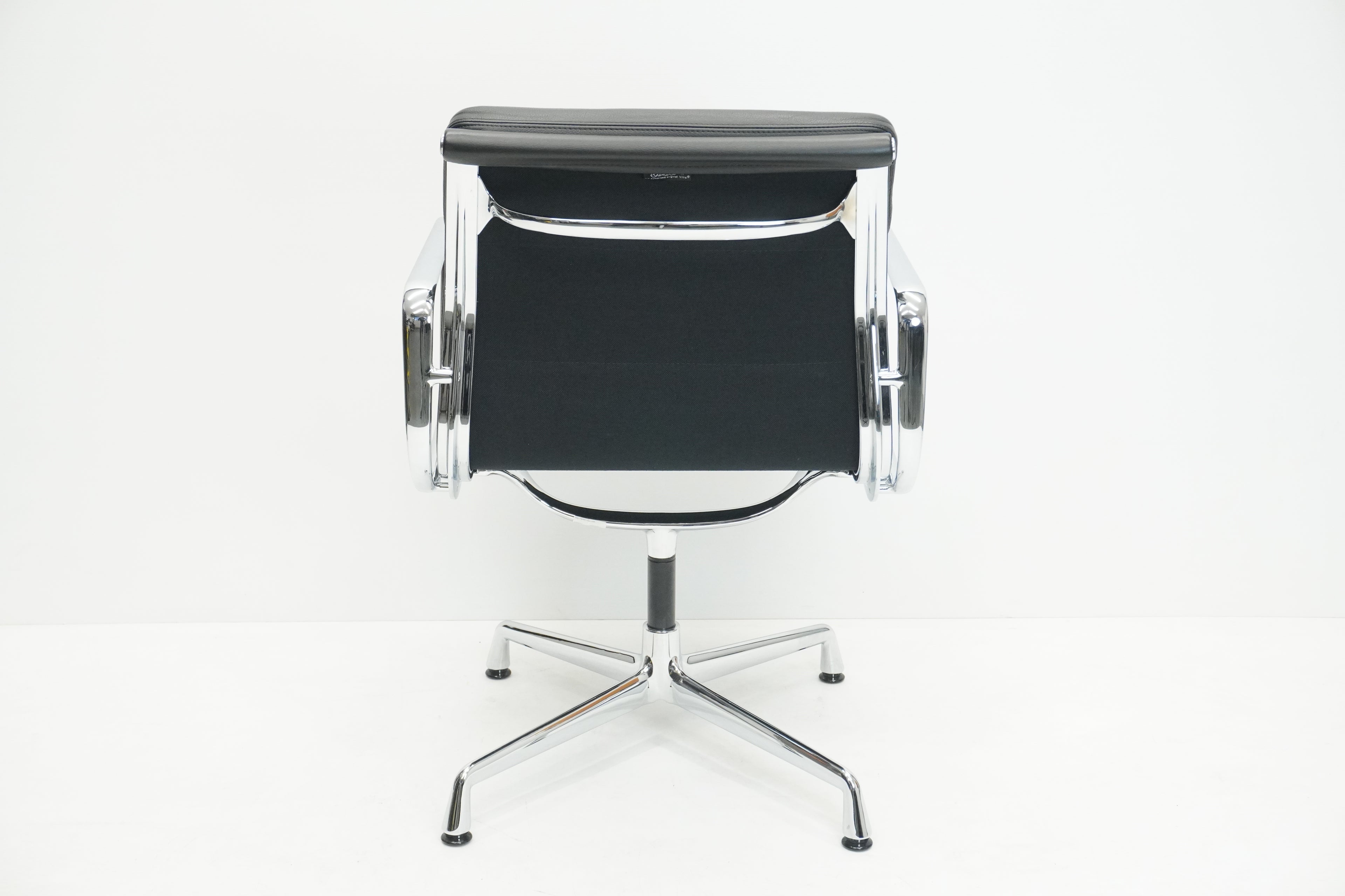 Vitra Eames Soft Pad EA208 Leder nero