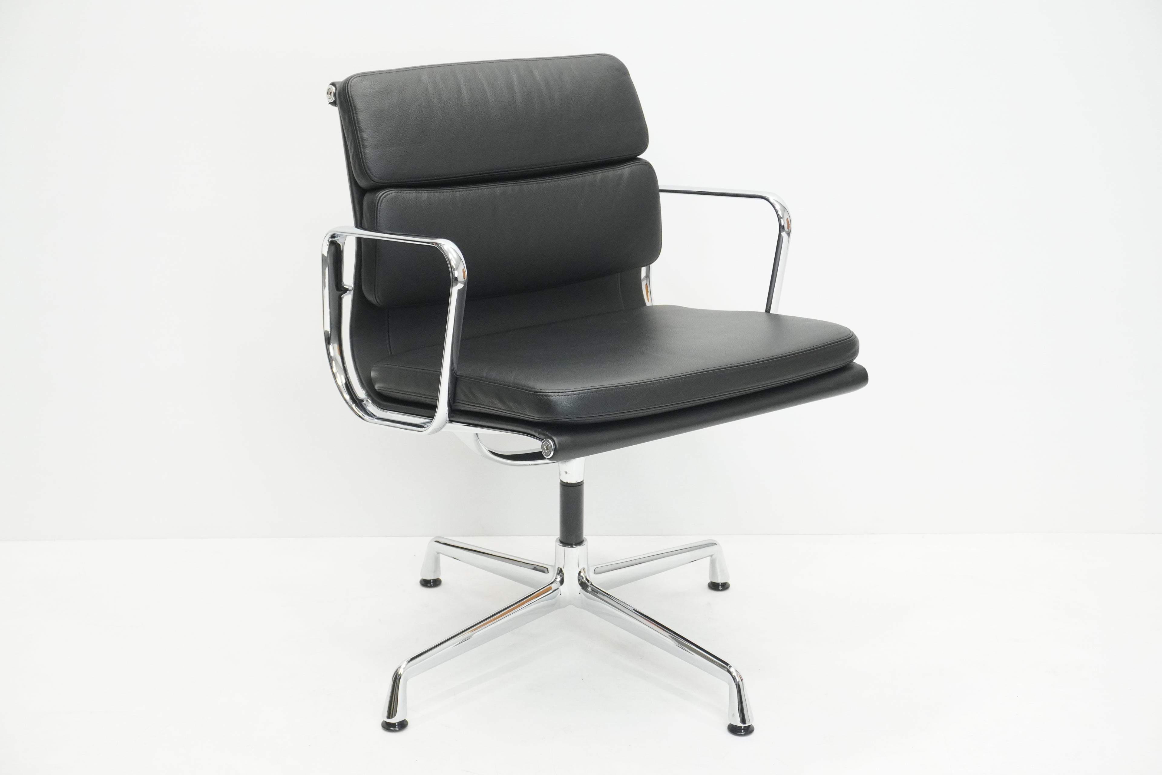 Vitra Eames Soft Pad EA208 Leder nero