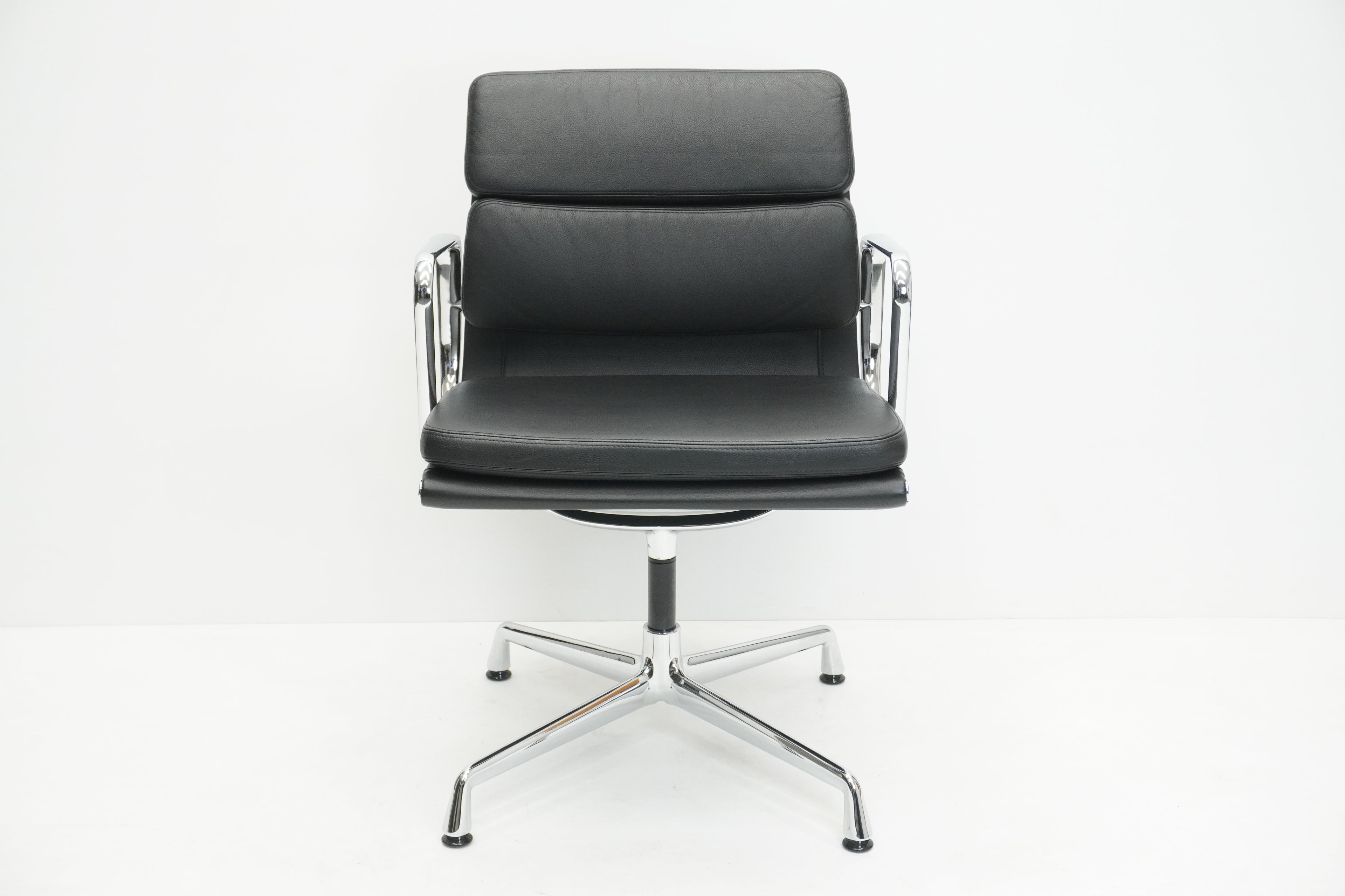 Vitra Eames Soft Pad EA208 Leder nero