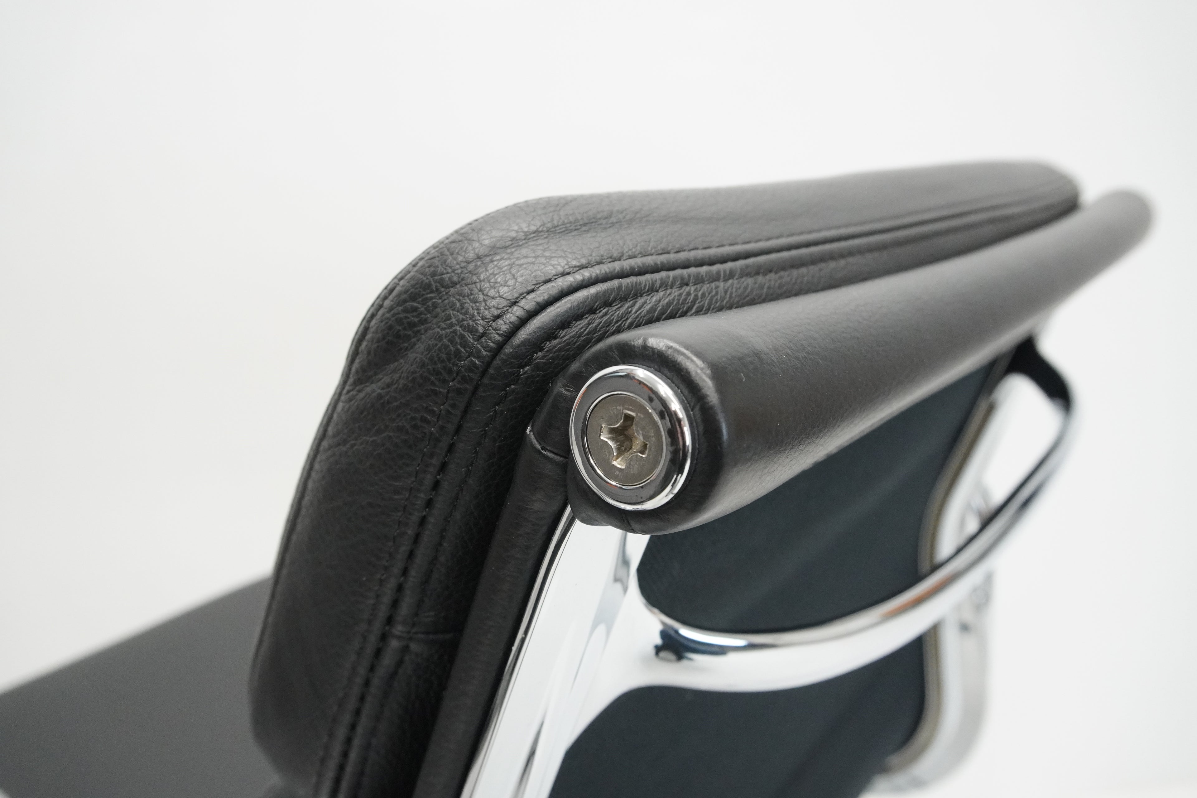 Vitra Eames Soft Pad EA208 Leder nero